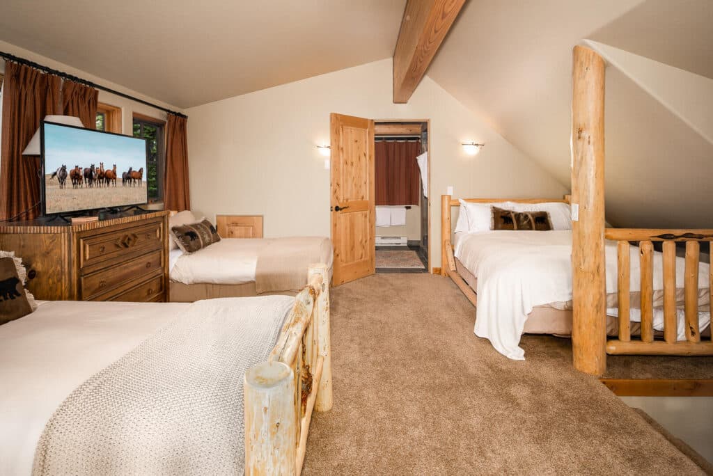 Full Moon House - Image 12