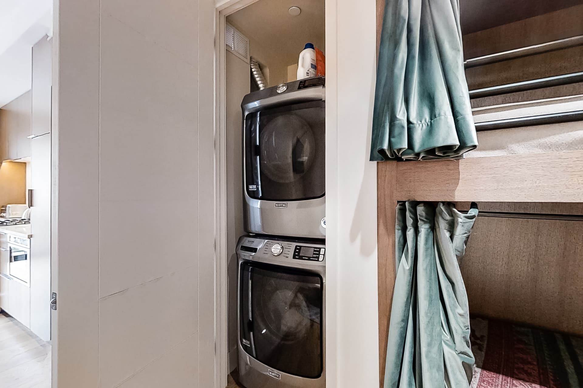 Lift 503 Home - Image 18