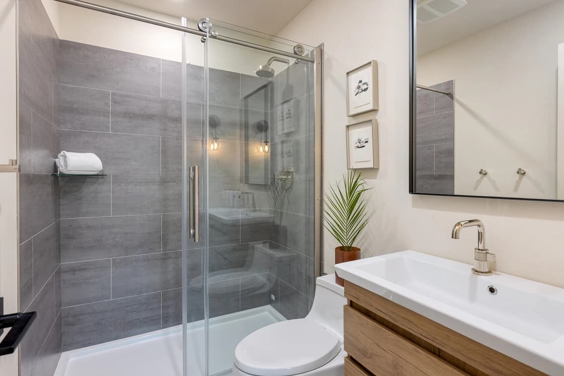 South Beach Serenity - Image 28