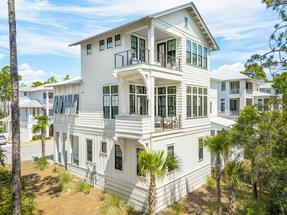 Mia's Beach House - Image 1