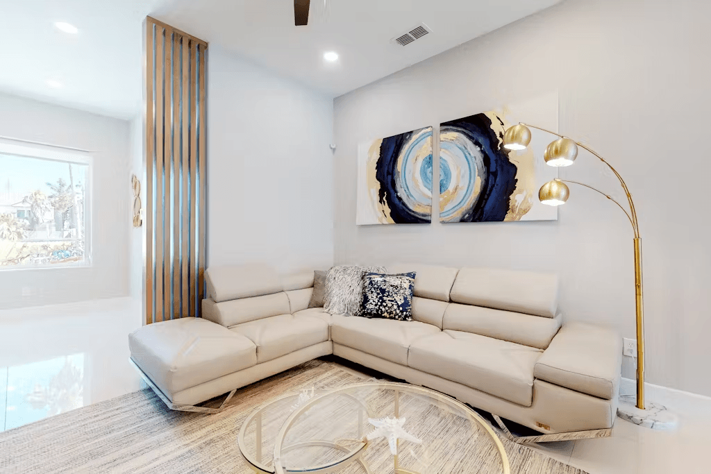 Dolphin Beach House - Image 2