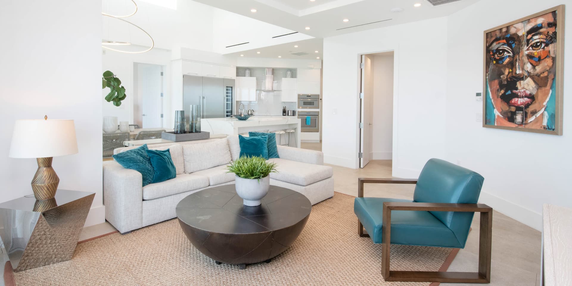 Azure Horizon Retreat - Image 2