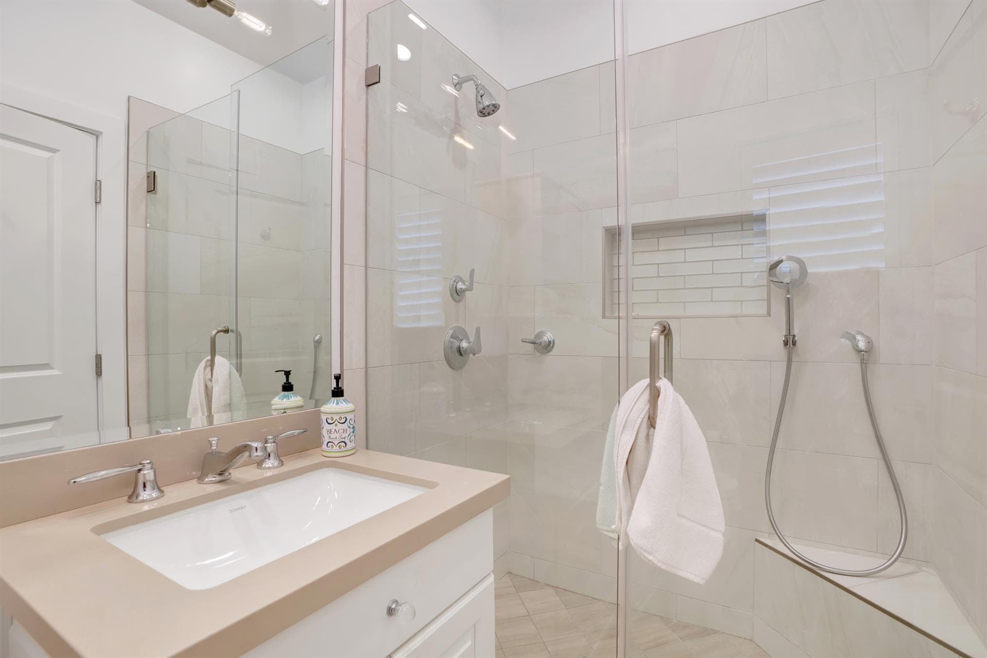 Catalina Oceanfront - Image 29