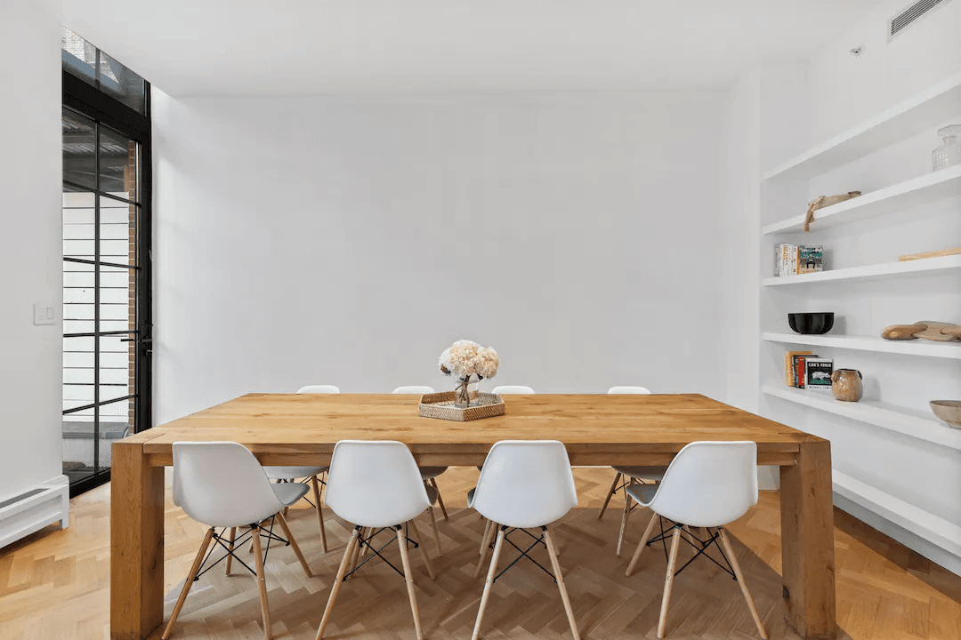 Clinton Home - Image 6