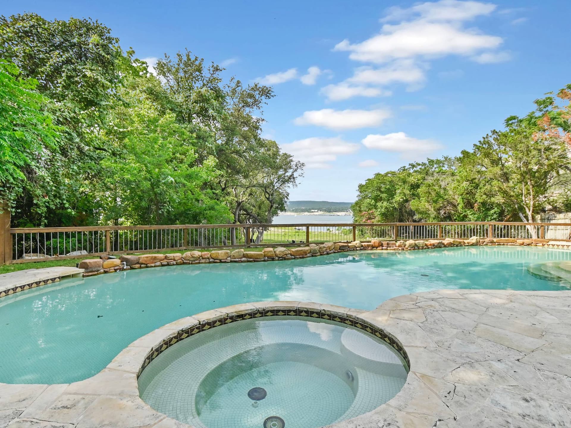 Escape on Lake Travis - Image 3