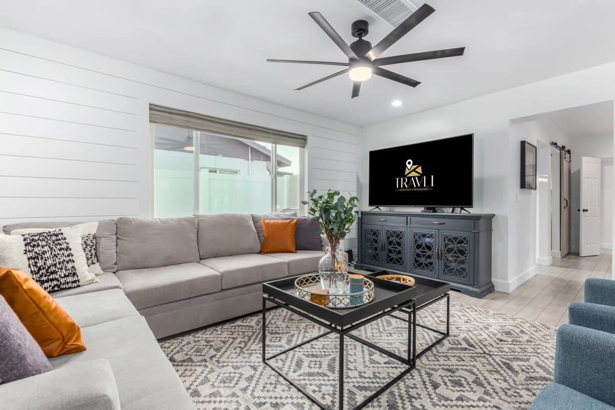 Crown Azul Retreat - Image 6