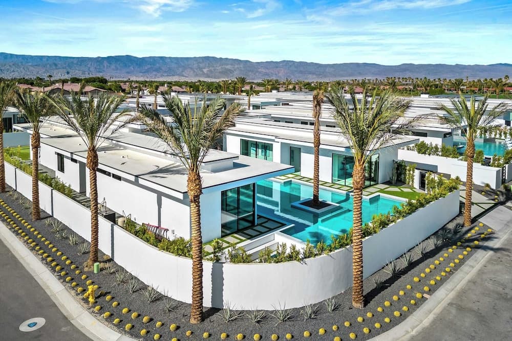 Bravo Villa #9 - Image 1