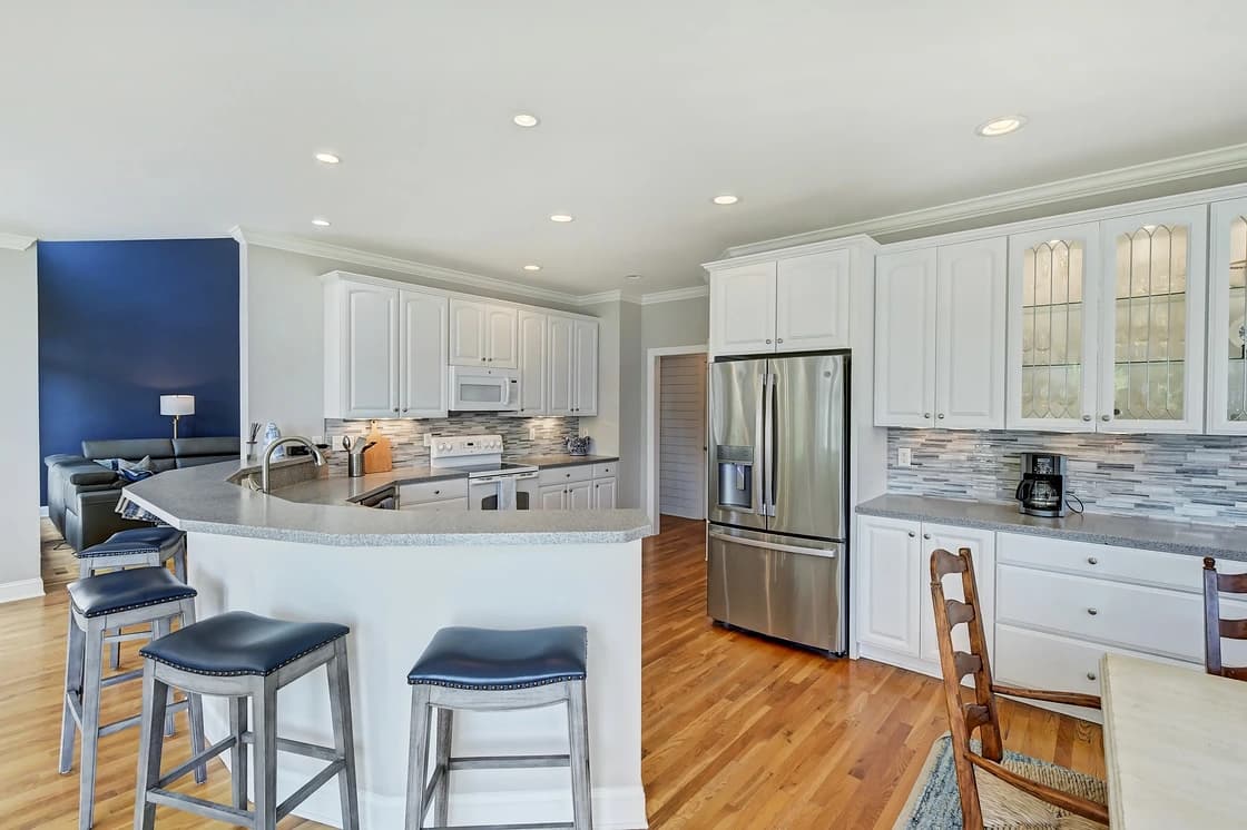 Bright Water Cove - Image 5