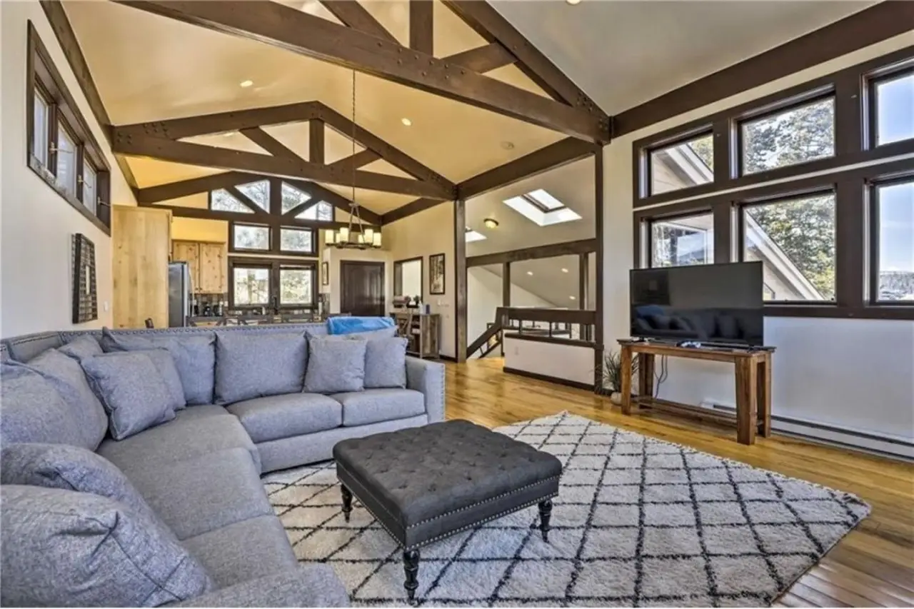 Powder and Par - Image 24