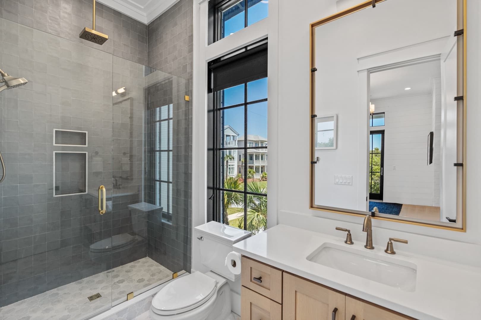 Grand Pearl - Image 76