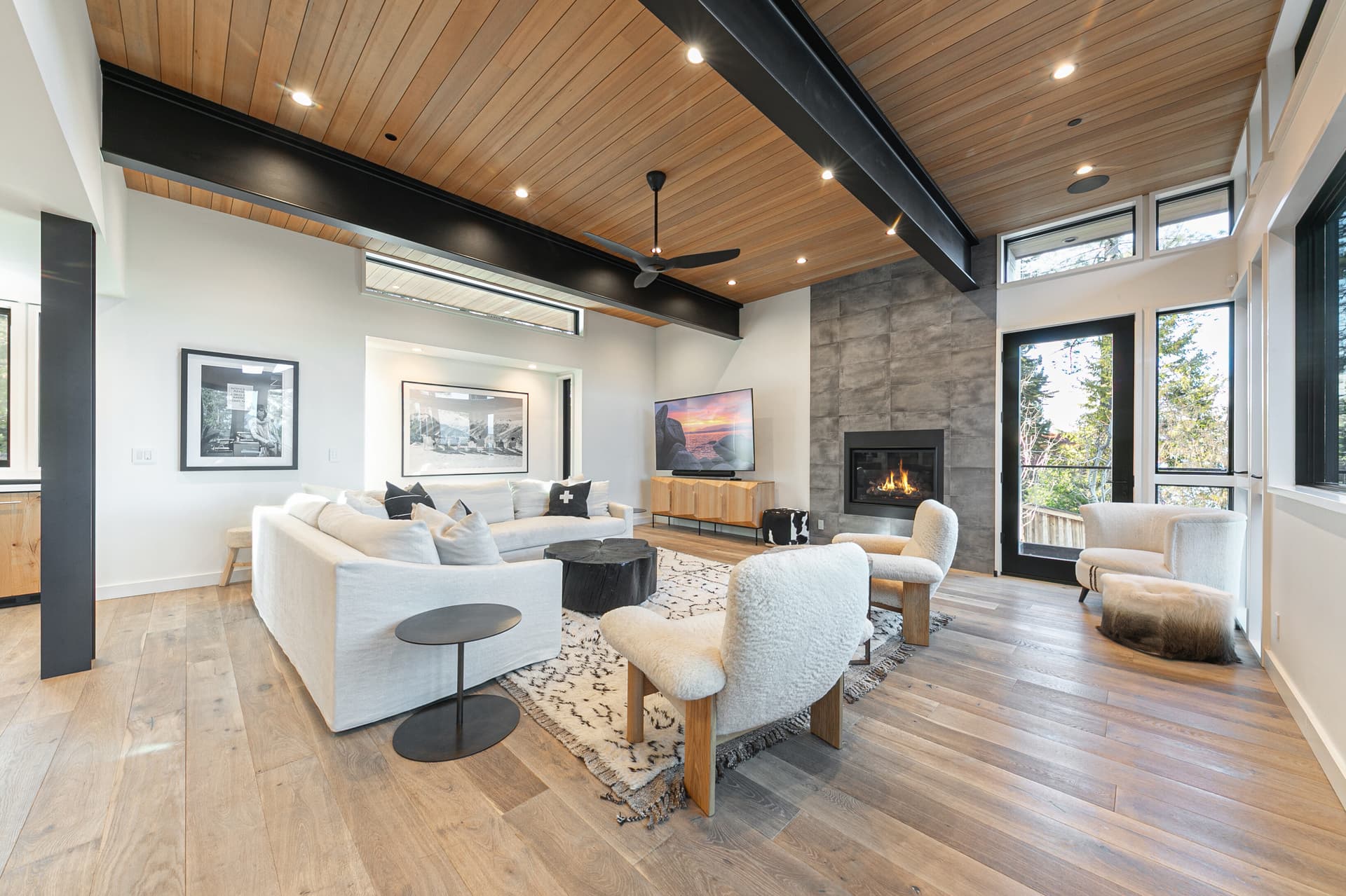 Aerial Grace Lakeside Retreat - Image 4