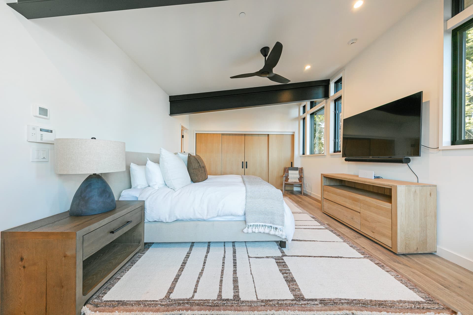 Aerial Grace Lakeside Retreat - Image 12