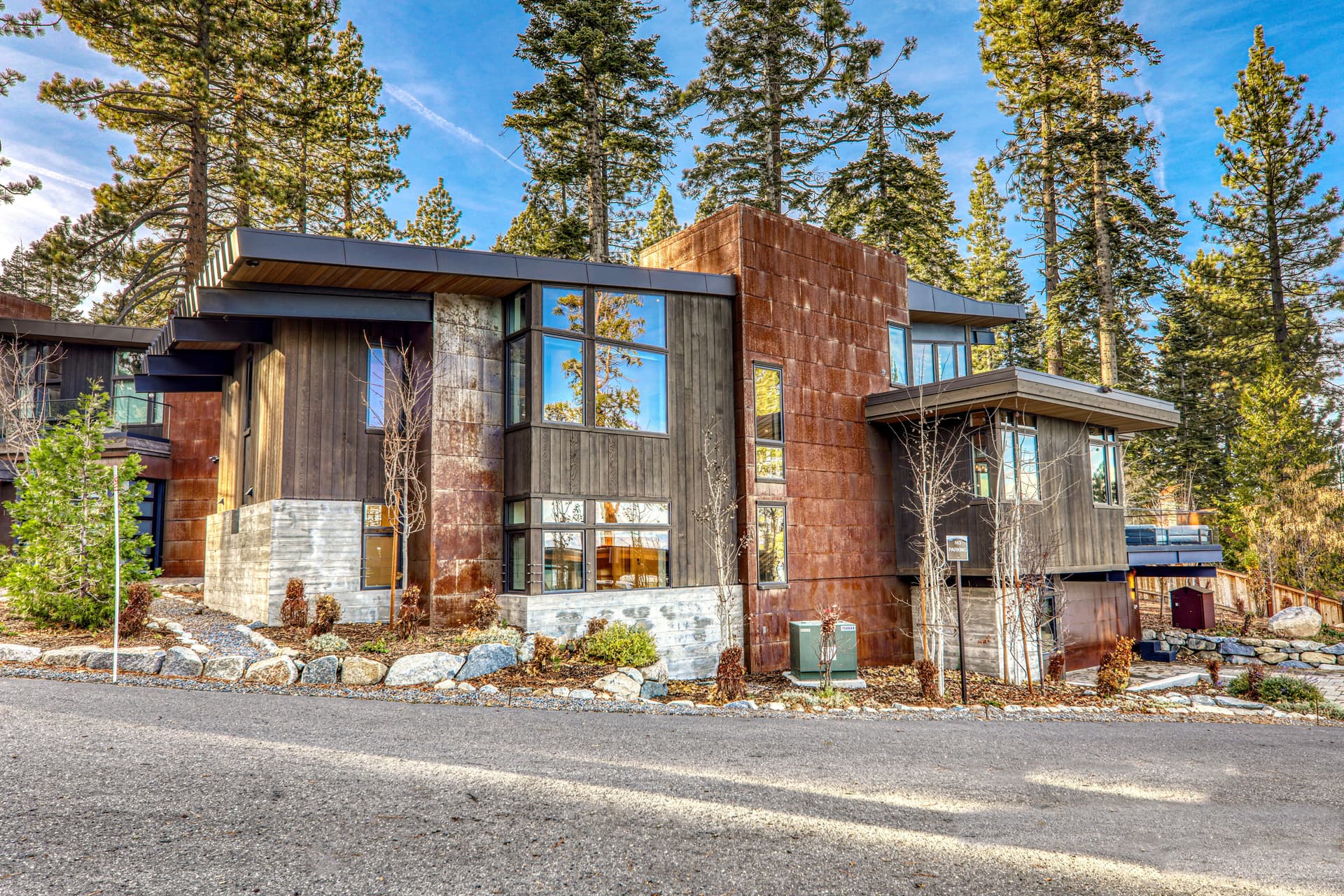 Aerial Grace Lakeside Retreat - Image 35