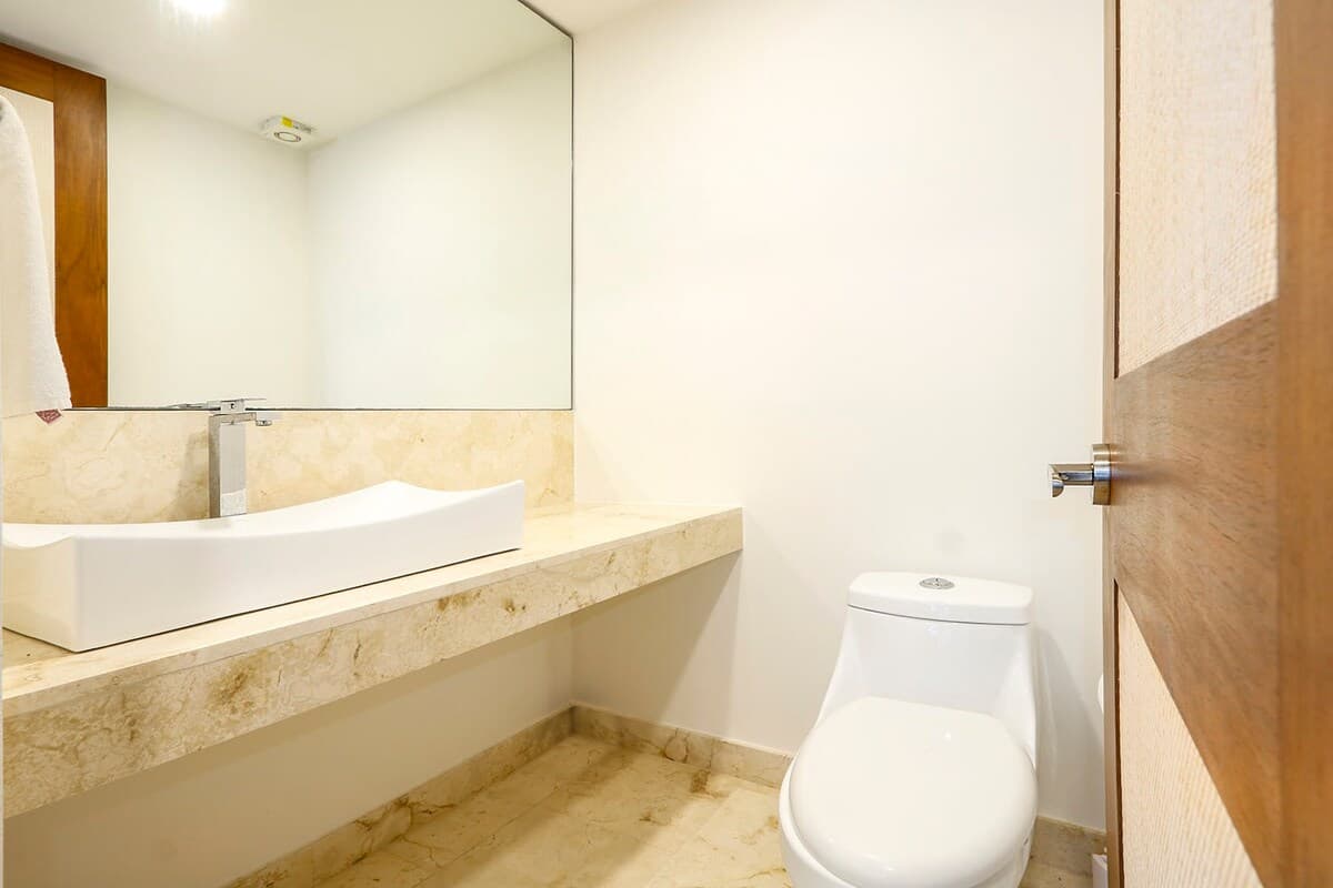 Anah Solace - Image 14