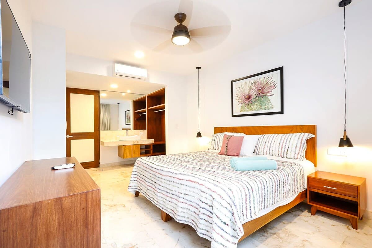 Anah Solace - Image 19