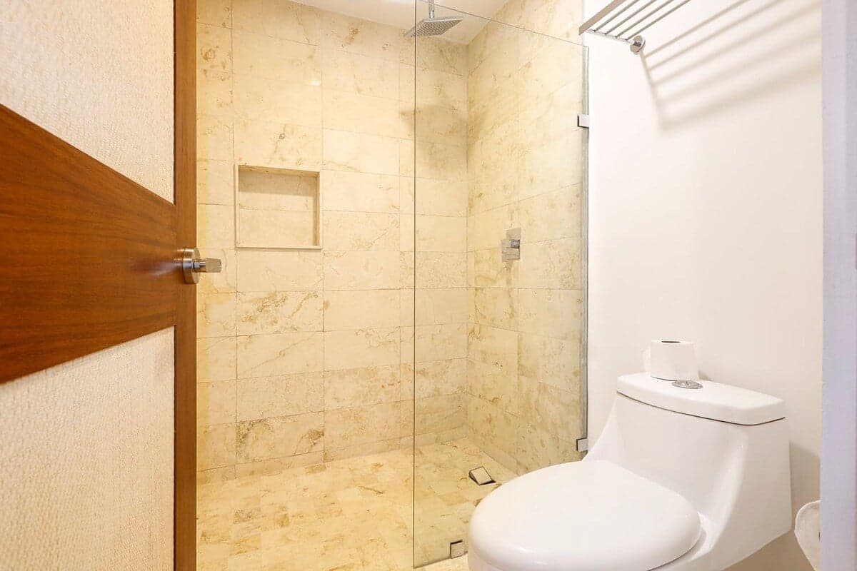 Anah Solace - Image 21