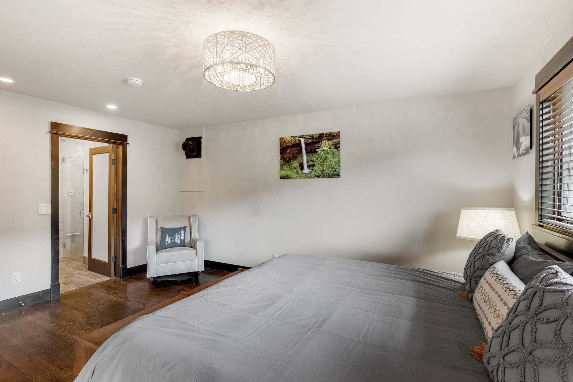 Alpenglow Mountain Getaway - Image 12