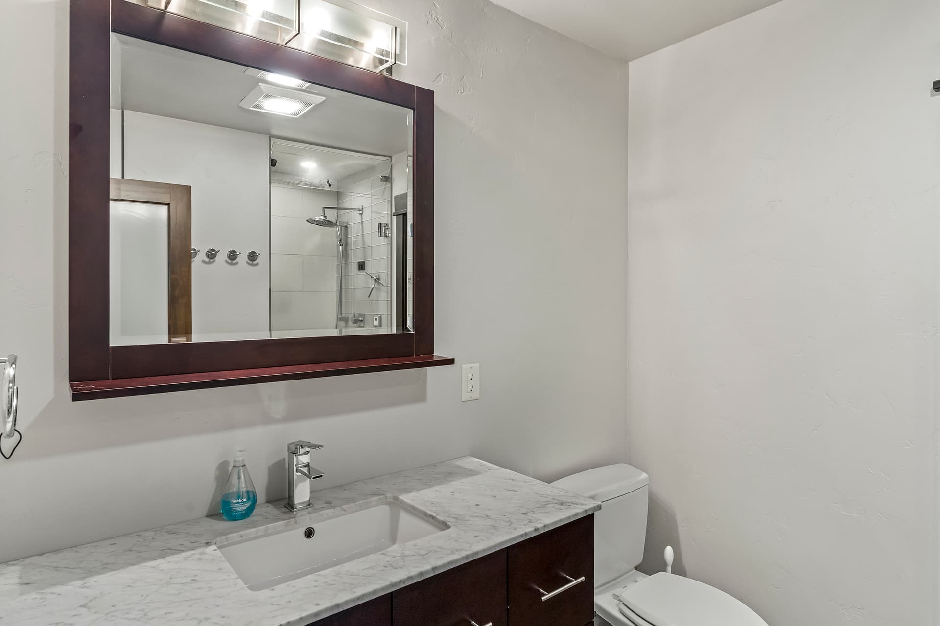 Alpenglow Mountain Getaway - Image 13