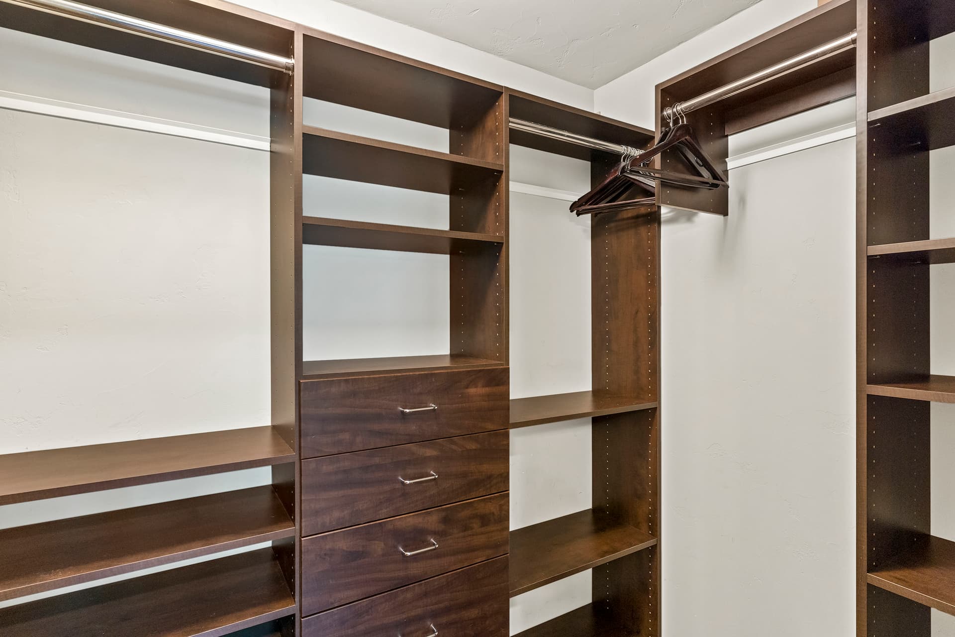 Alpenglow Mountain Getaway - Image 15