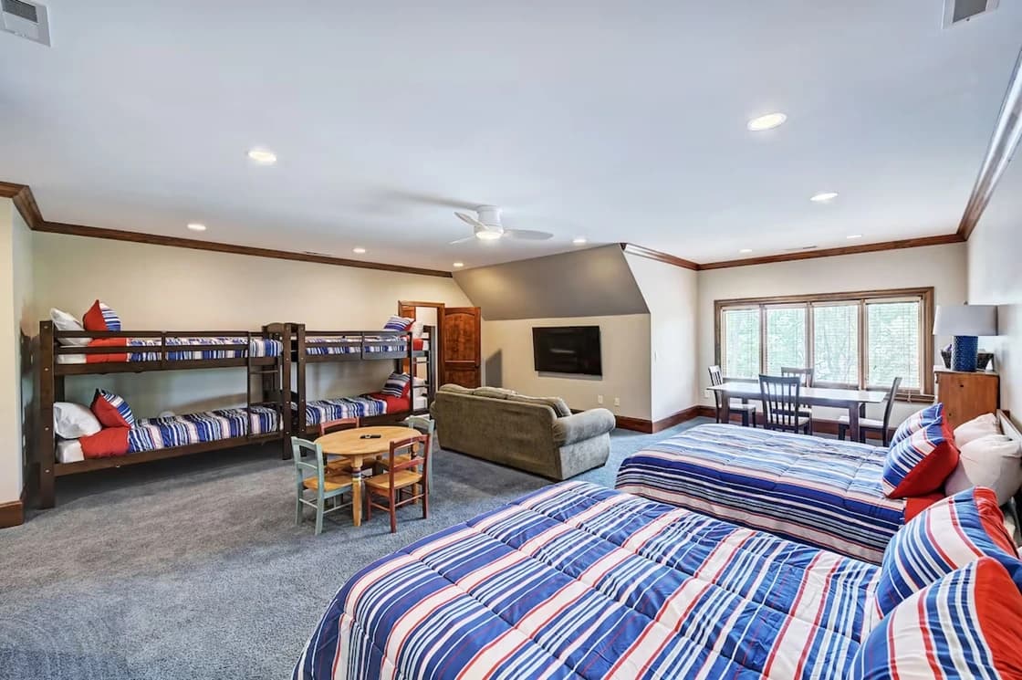 Sunset Shores Grand House - Image 34