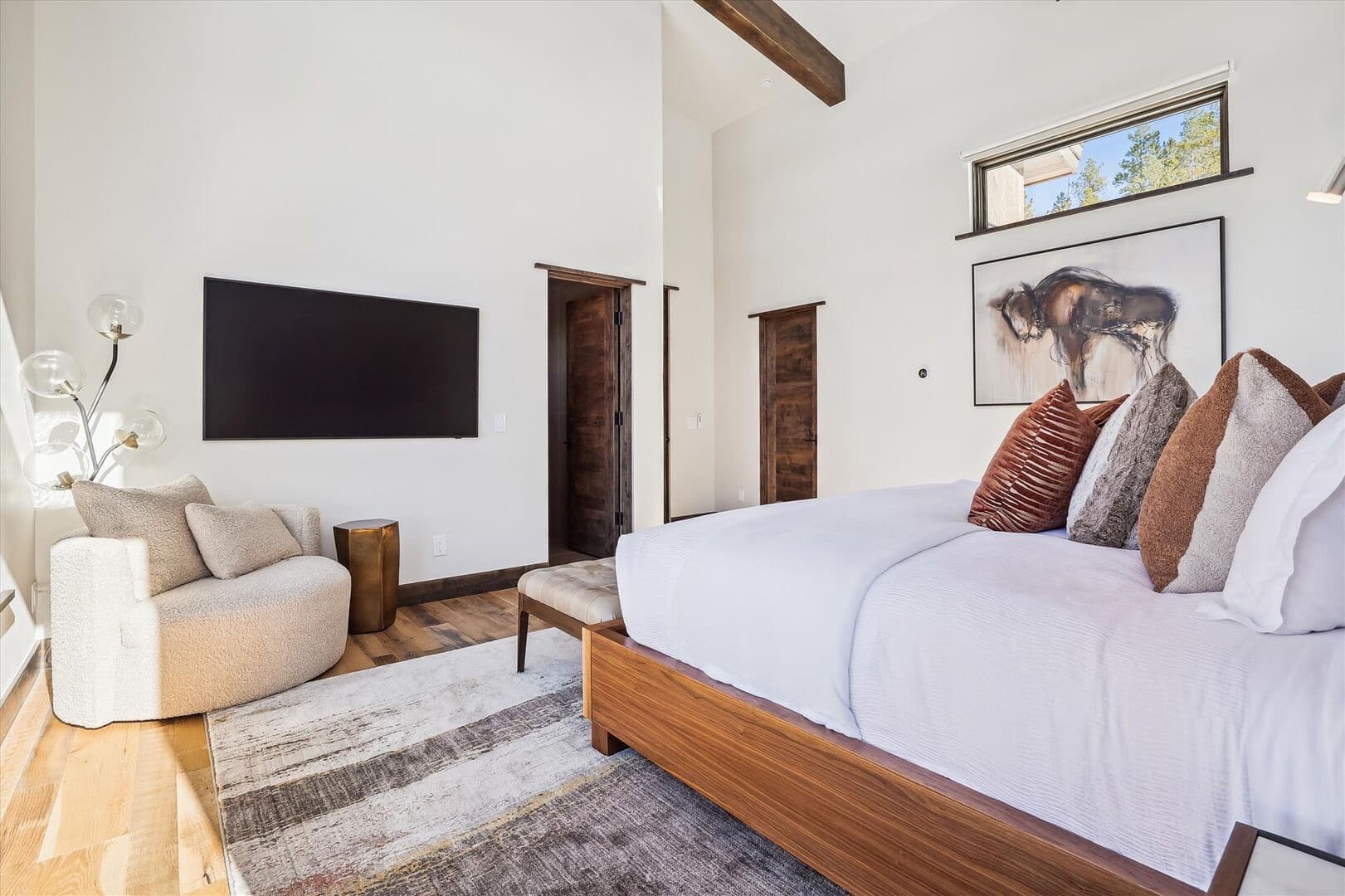 Modern View Manor - Image 23