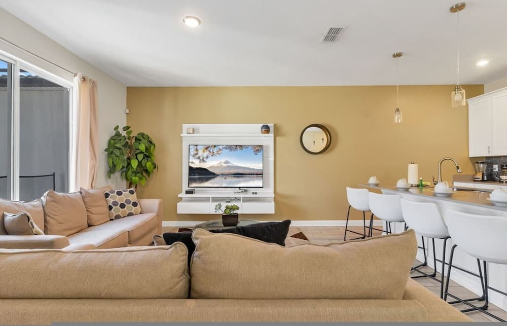 Golden Sun Retreat - Image 3