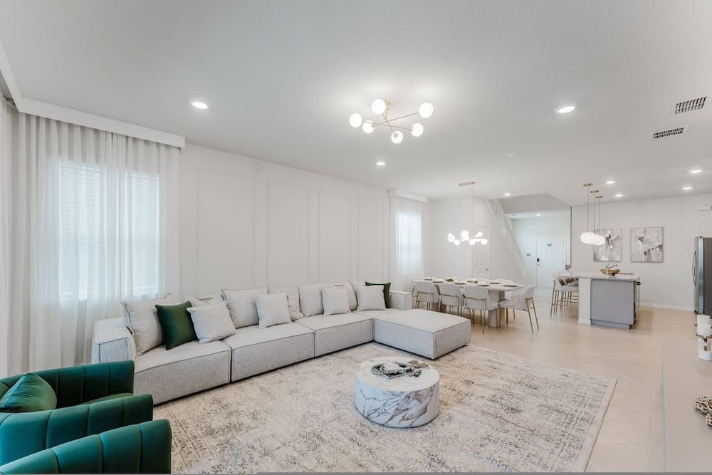 Holiday Hub - Image 3