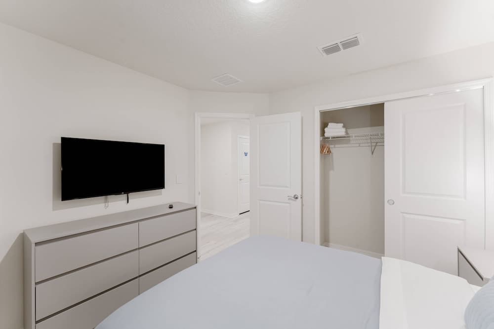 Holiday Hub - Image 59