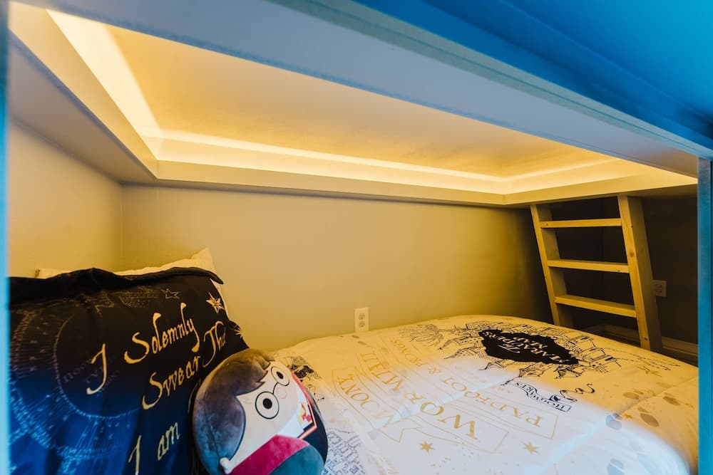 Holiday Hub - Image 63