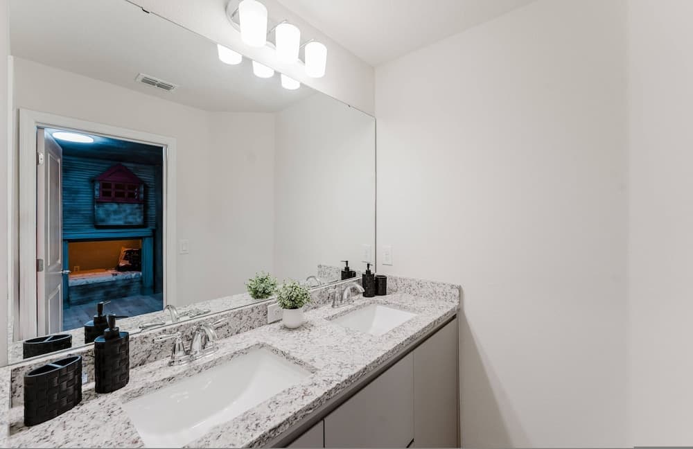 Holiday Hub - Image 66