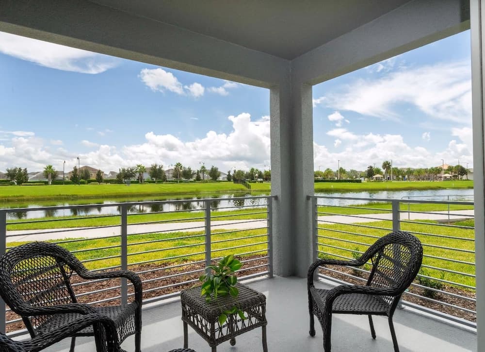 Lakeview Townhome - Image 2