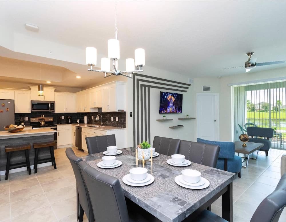 Lakeview Townhome - Image 8