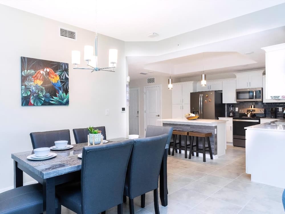 Lakeview Townhome - Image 5