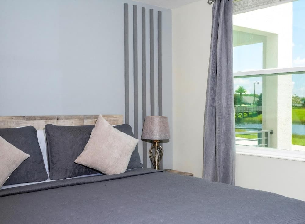 Lakeview Townhome - Image 16