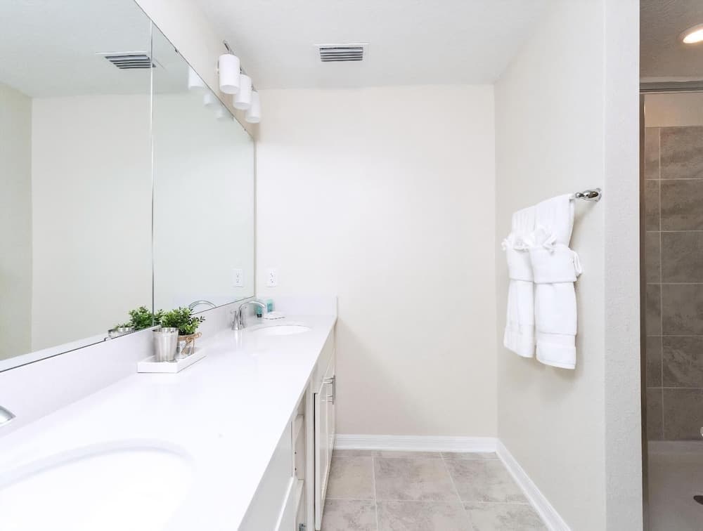 Lakeview Townhome - Image 19