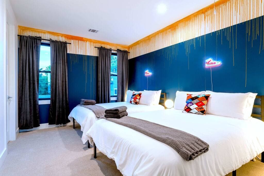 Queen's Gambit - Image 25