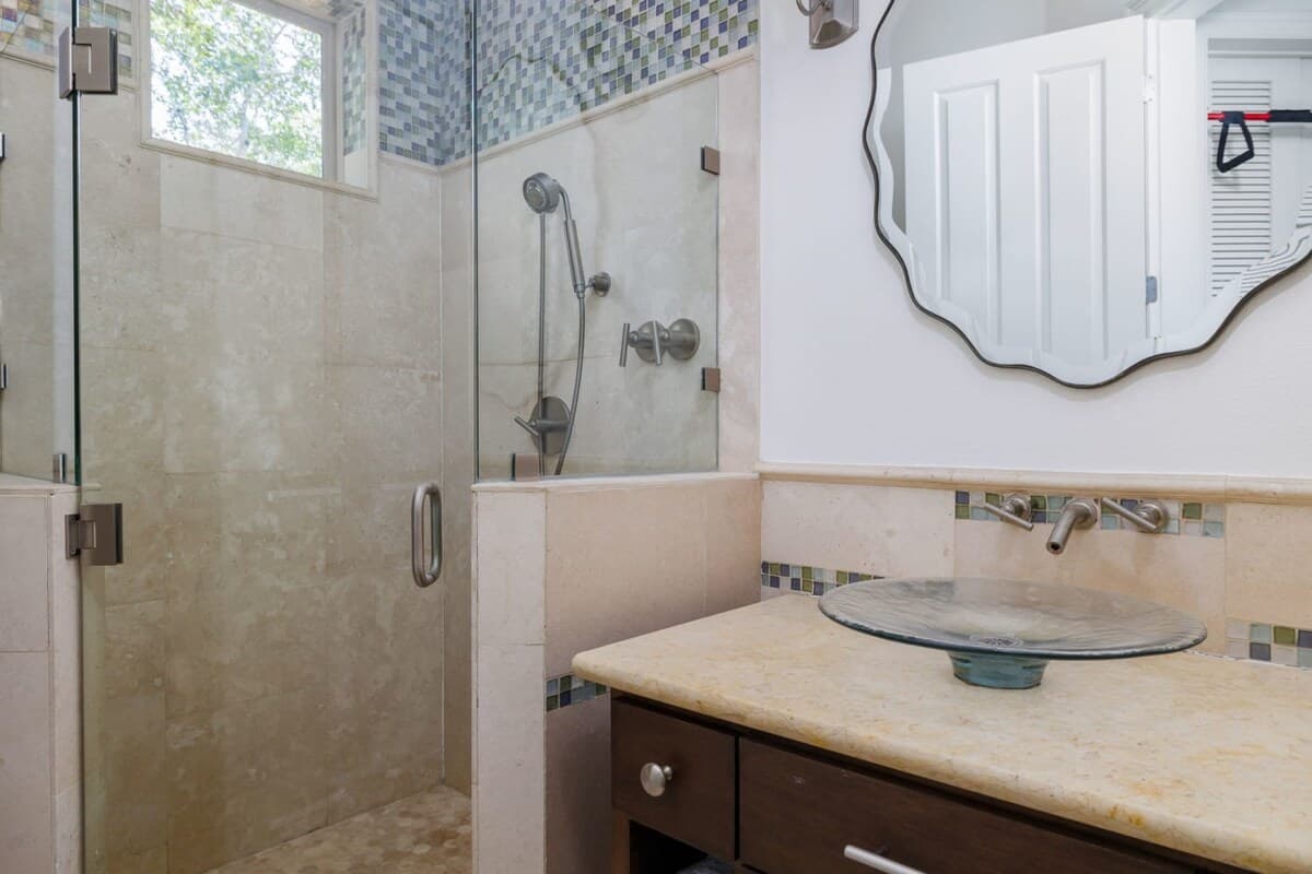 Austin Victoria - Image 18