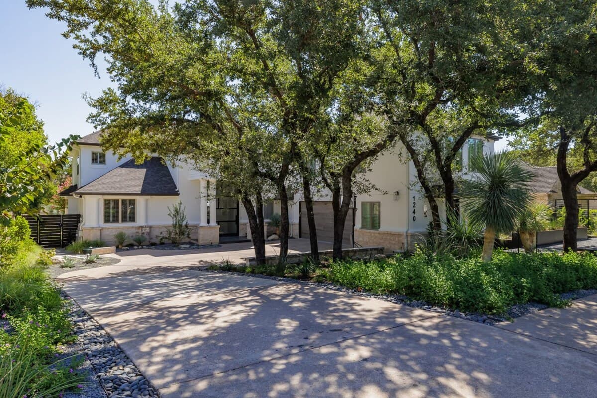 Austin Victoria - Image 26