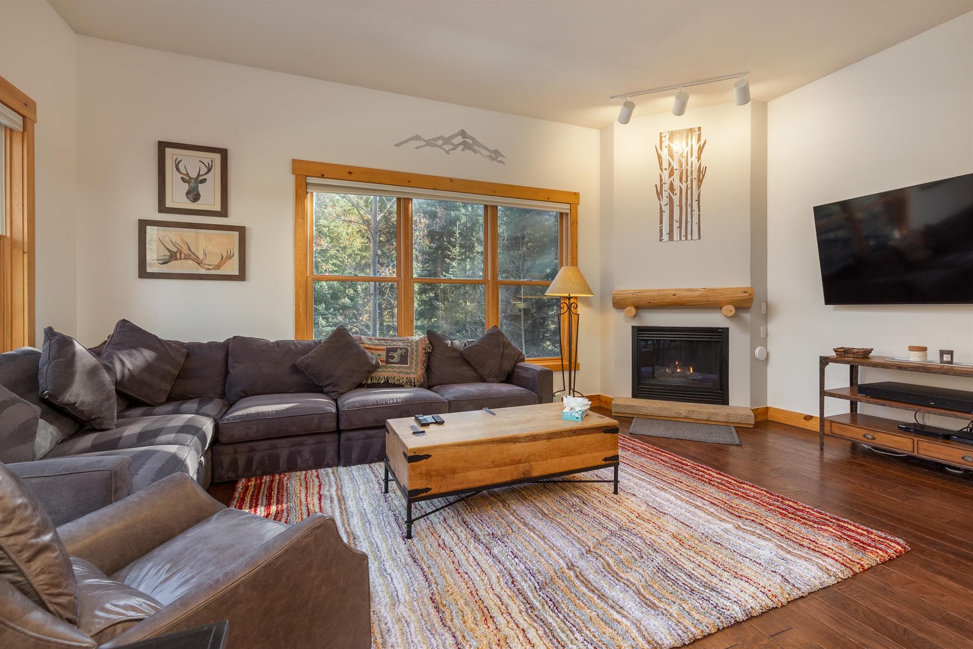 Treetop Haven Retreat - Image 2