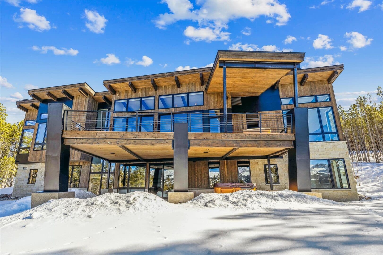 Modern View Manor - Image 1