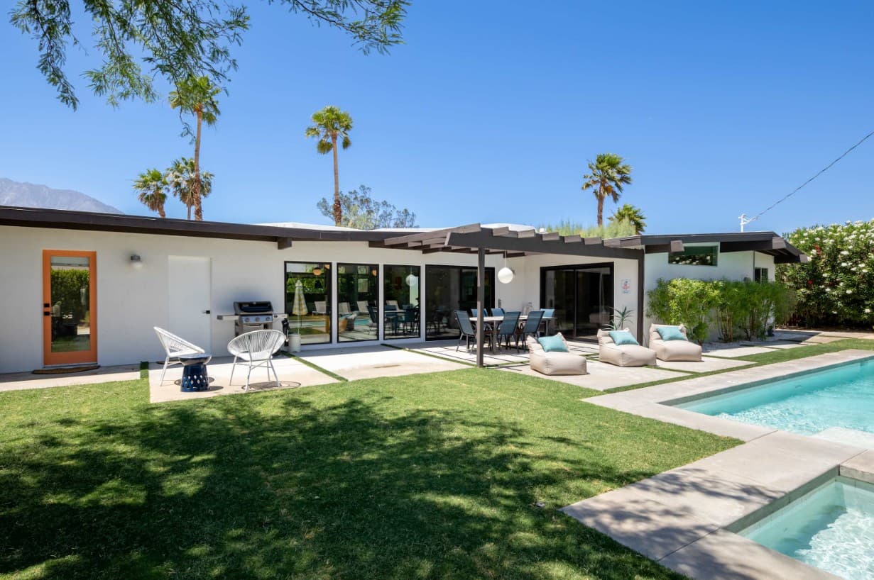 Hugh Kaptur's Mid Century Modern Oasis - Image 1