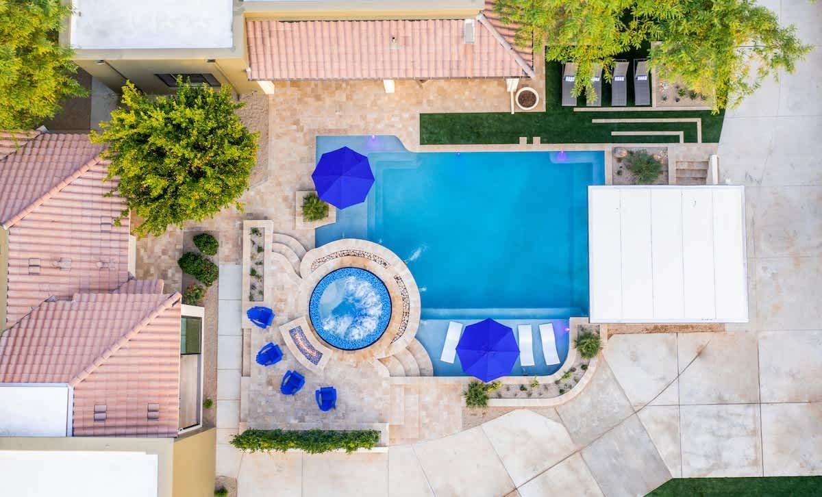 Estate on Shea - Image 72