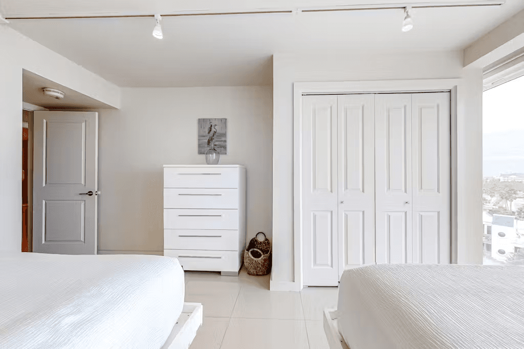 Solare Tower #705 - Image 17