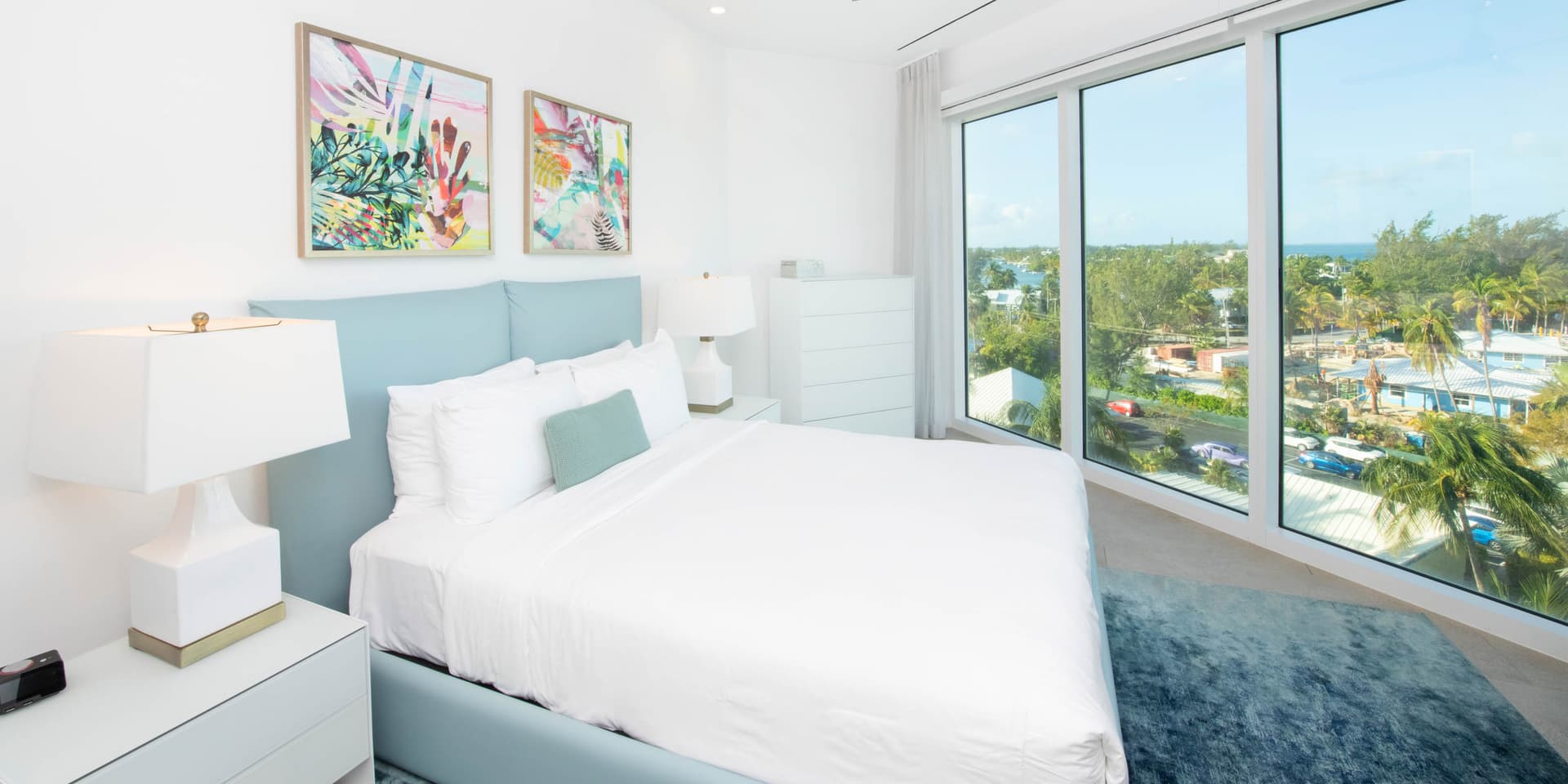 Azure Horizon Retreat - Image 18