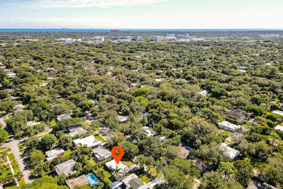 Mid-Century Modern Oasis - Image 19