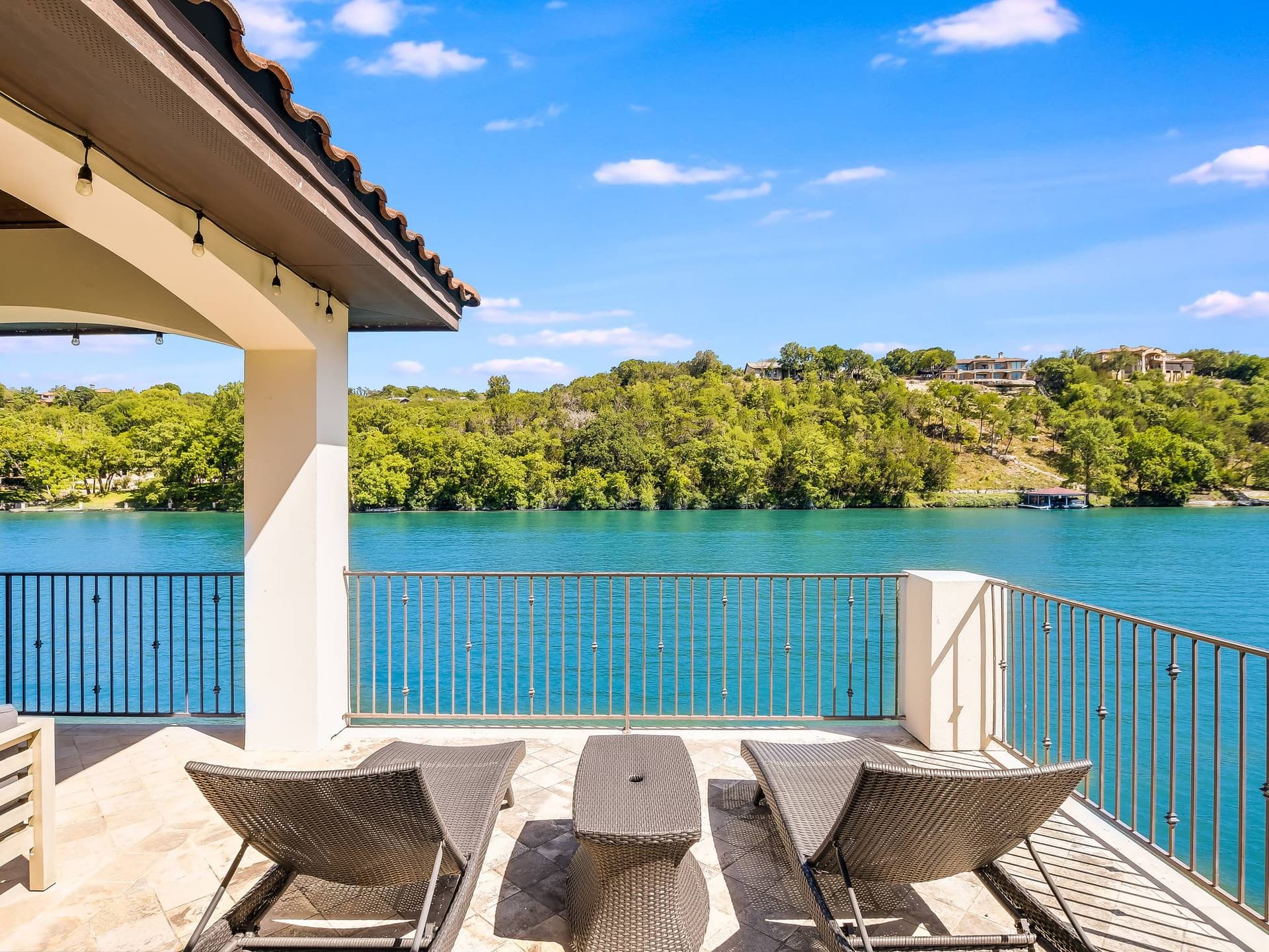 Autograph on Lake Austin - Image 45