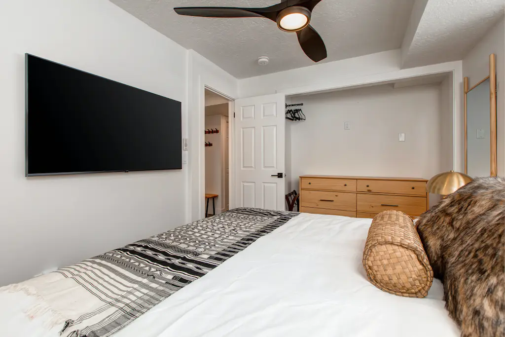 Last Run of the Day House - Image 30