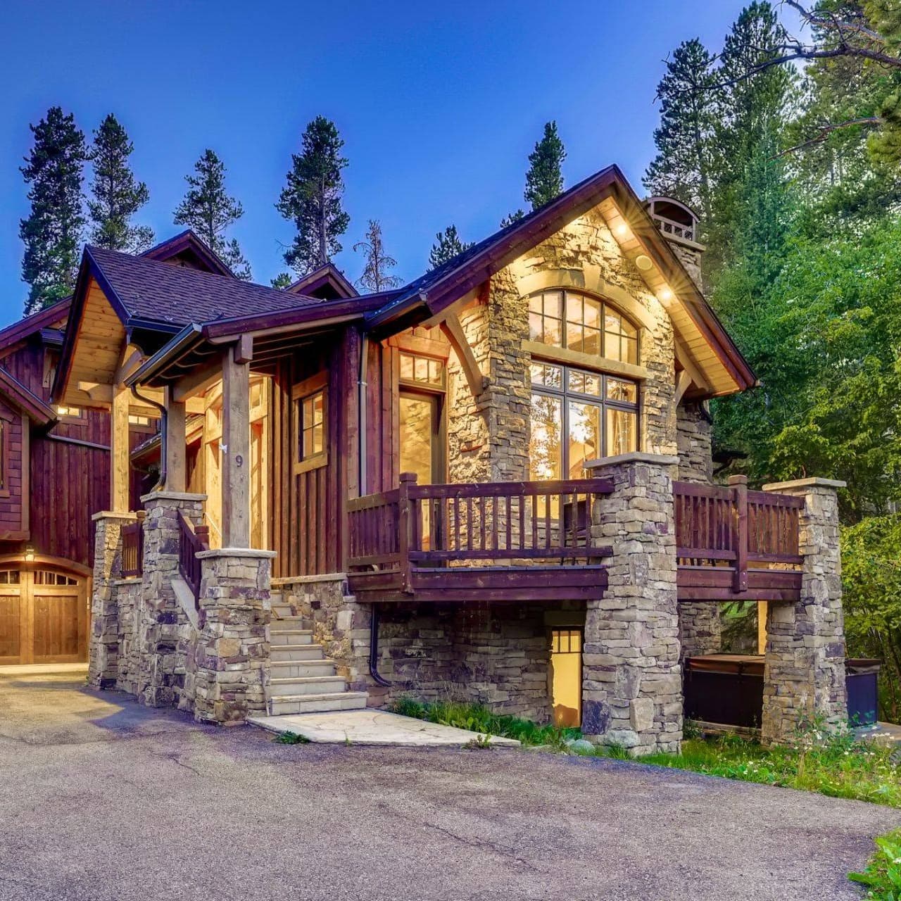 Bear Tracks Lodge - Image 1