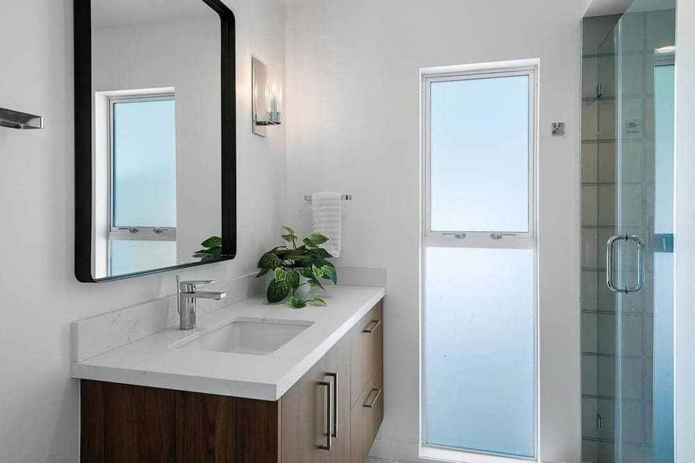 Bauhaus Estate - Image 30