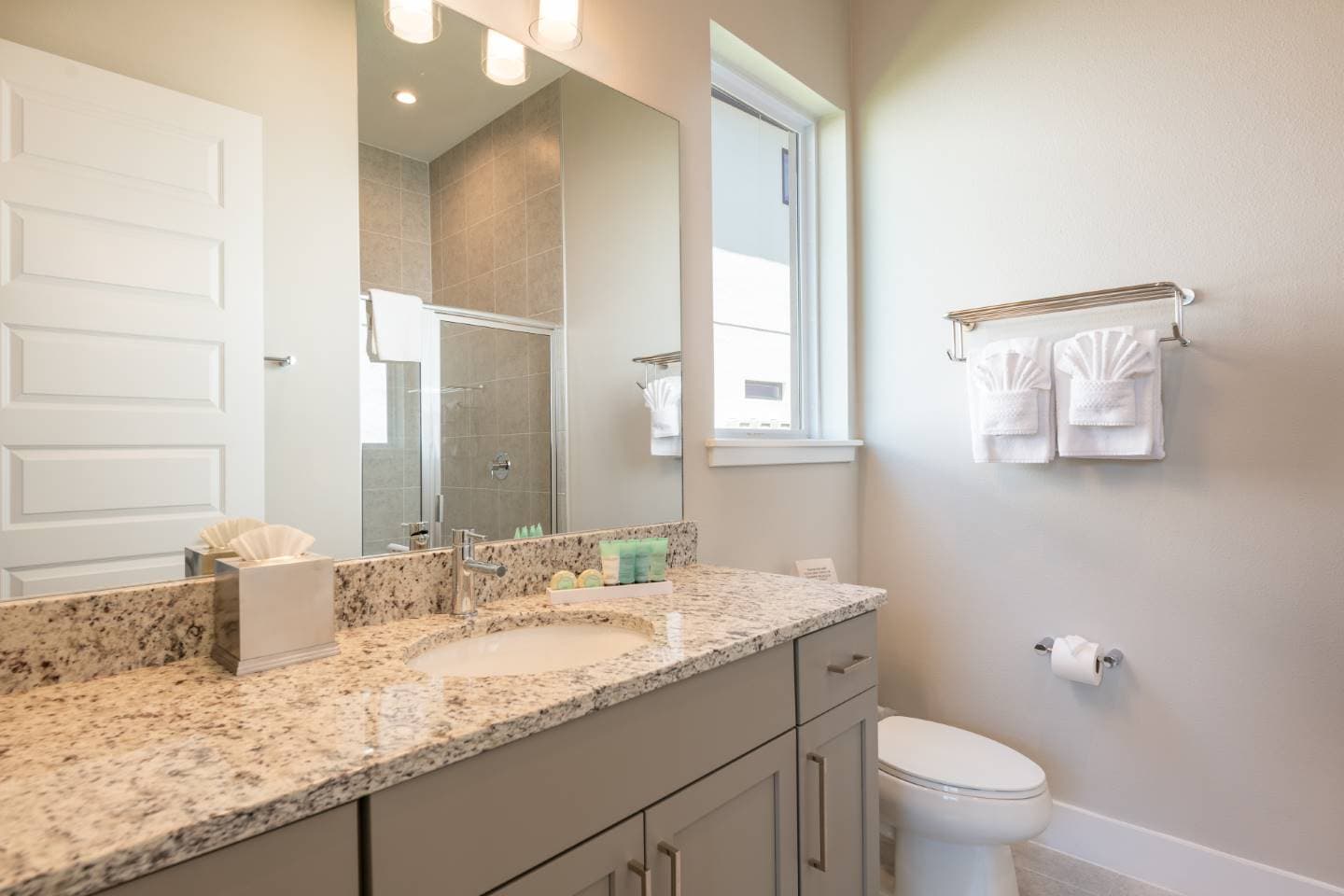 The Bright Bear's Den Oasis - Image 14